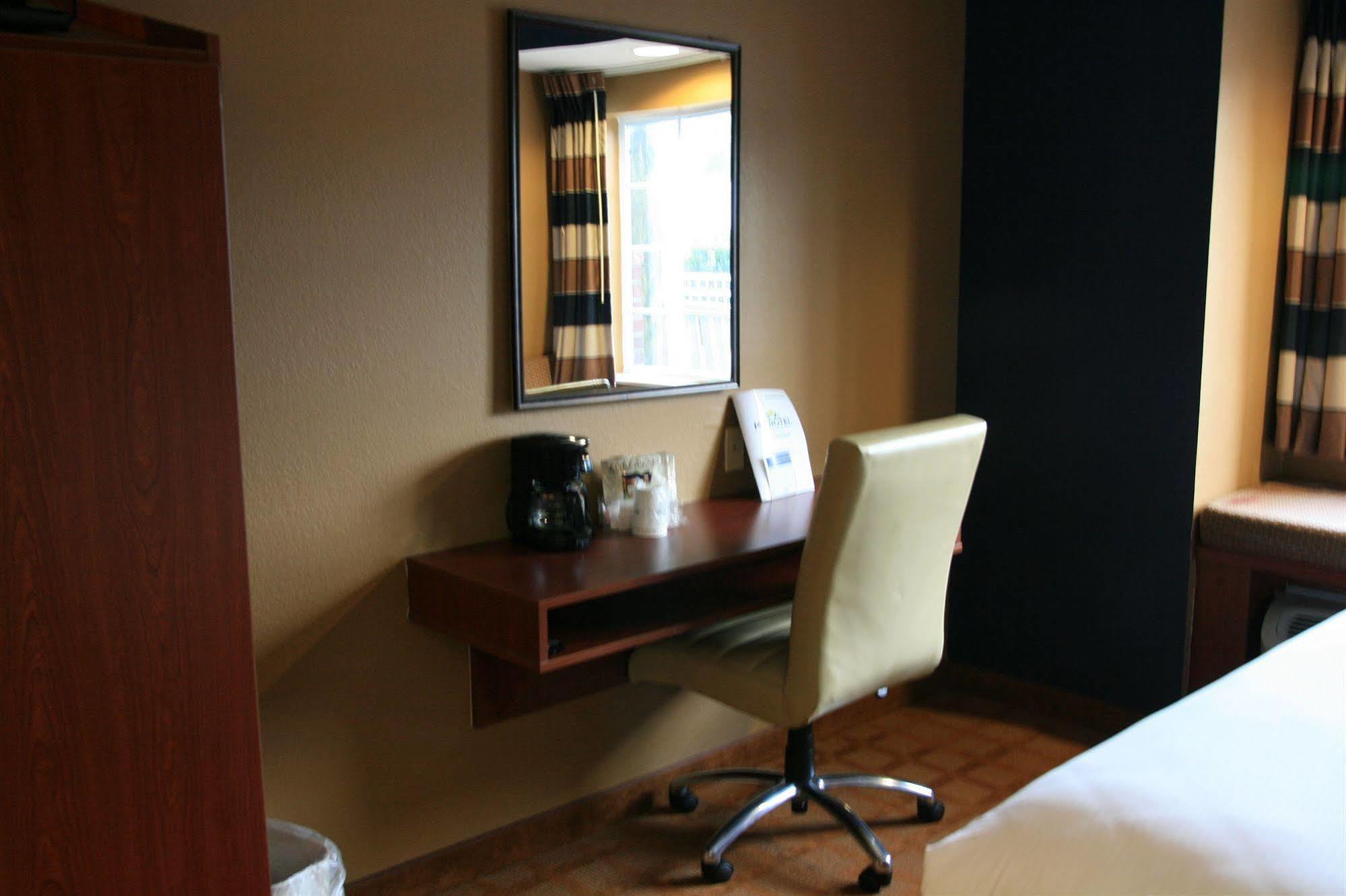 Microtel Inn & Suites By Wyndham Starkville Dış mekan fotoğraf